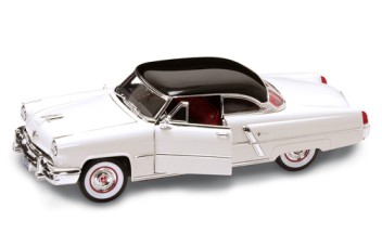 Yatming 1/18 Lincoln Capri White 1952